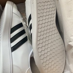 size 7 adidas sneakers